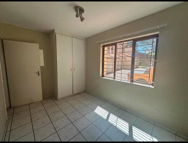 2 BEDROOM APARTMENT FOR SALE IN RANDBURG CENTRAL